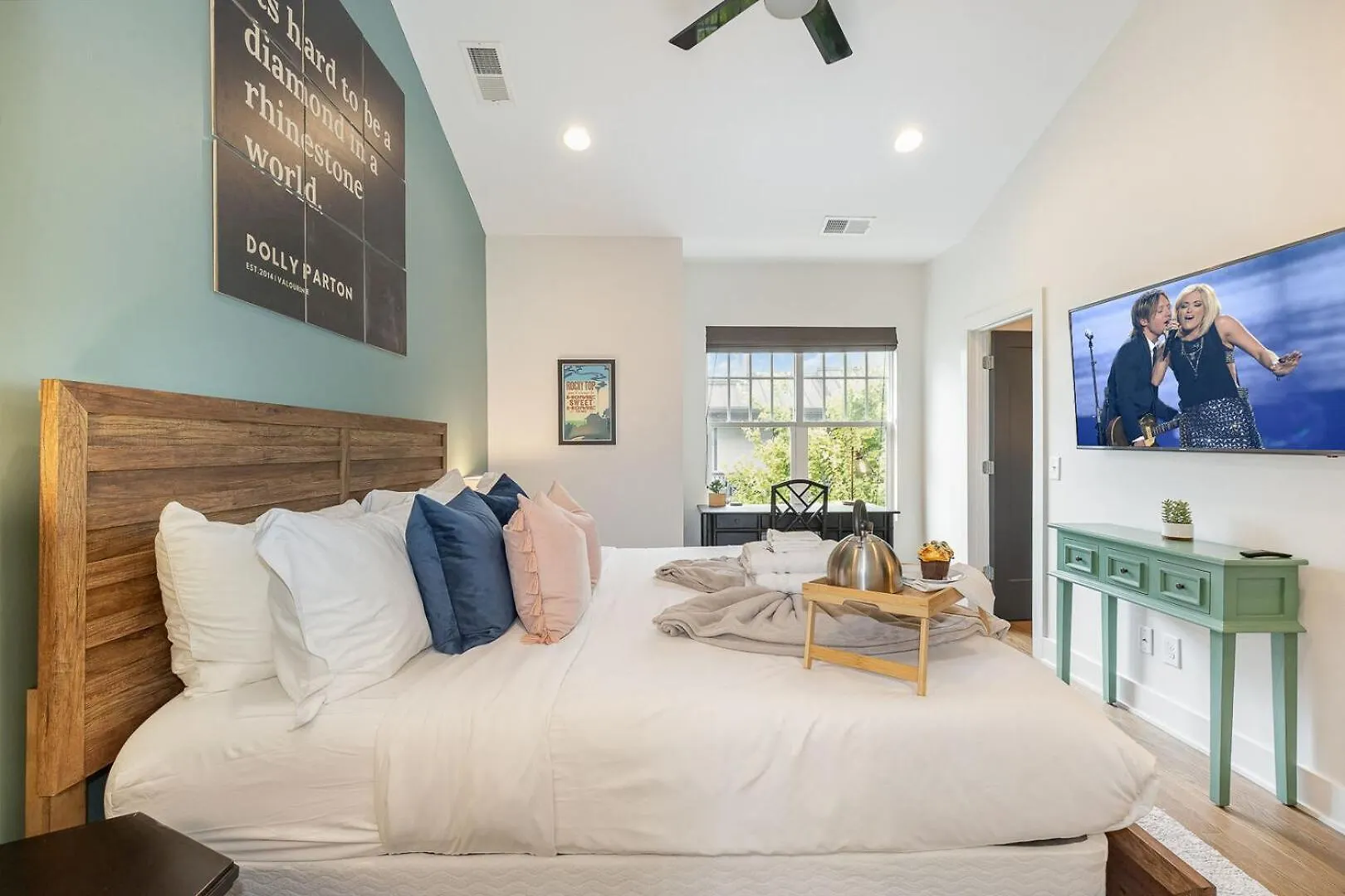 Holiday home Elegant Elliott-2 Units-Hot Tub-Mins To 12 South Villa Nashville United States
