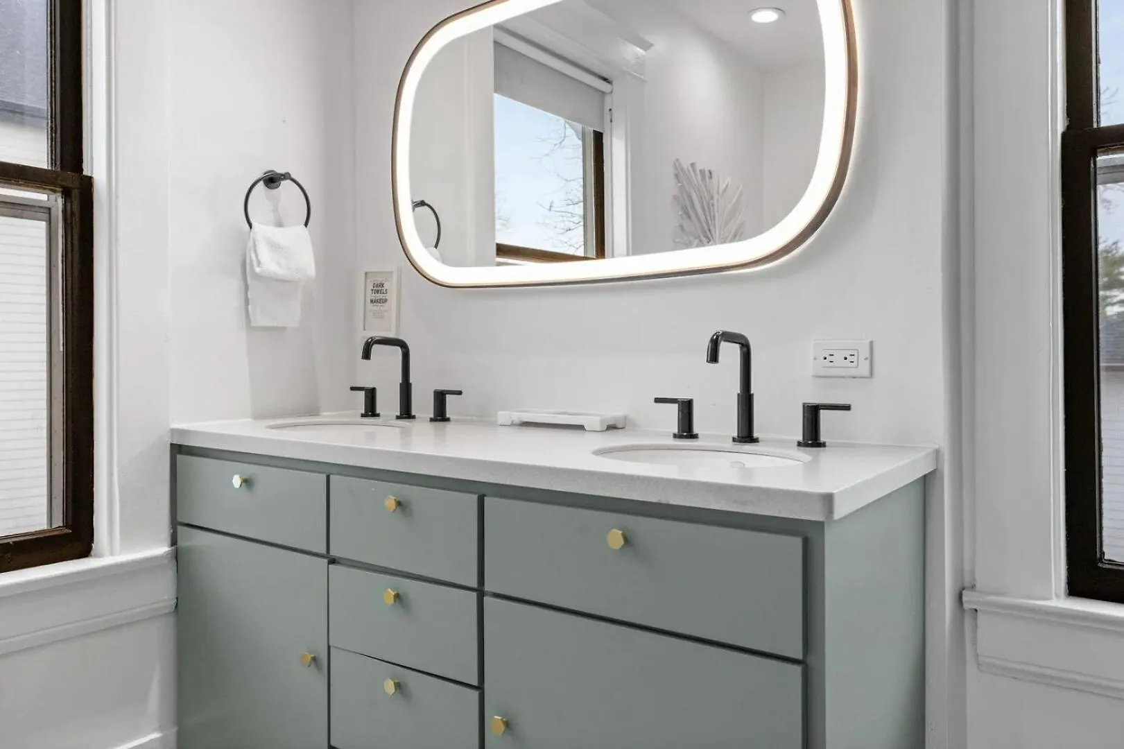 Elegant Elliott-2 Units-Hot Tub-Mins To 12 South Villa Nashville 0*,  United States