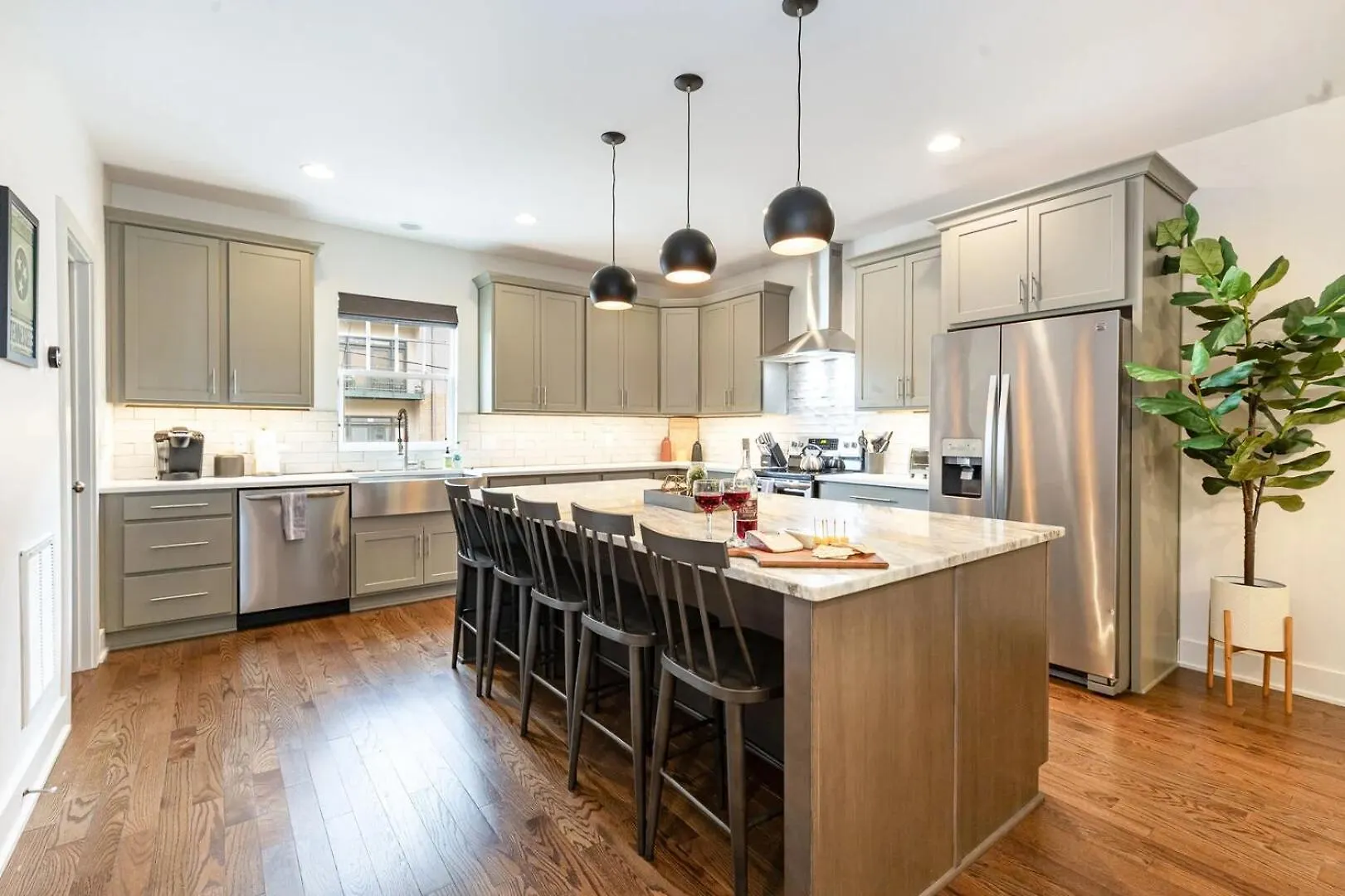 Elegant Elliott-2 Units-Hot Tub-Mins To 12 South Villa Nashville