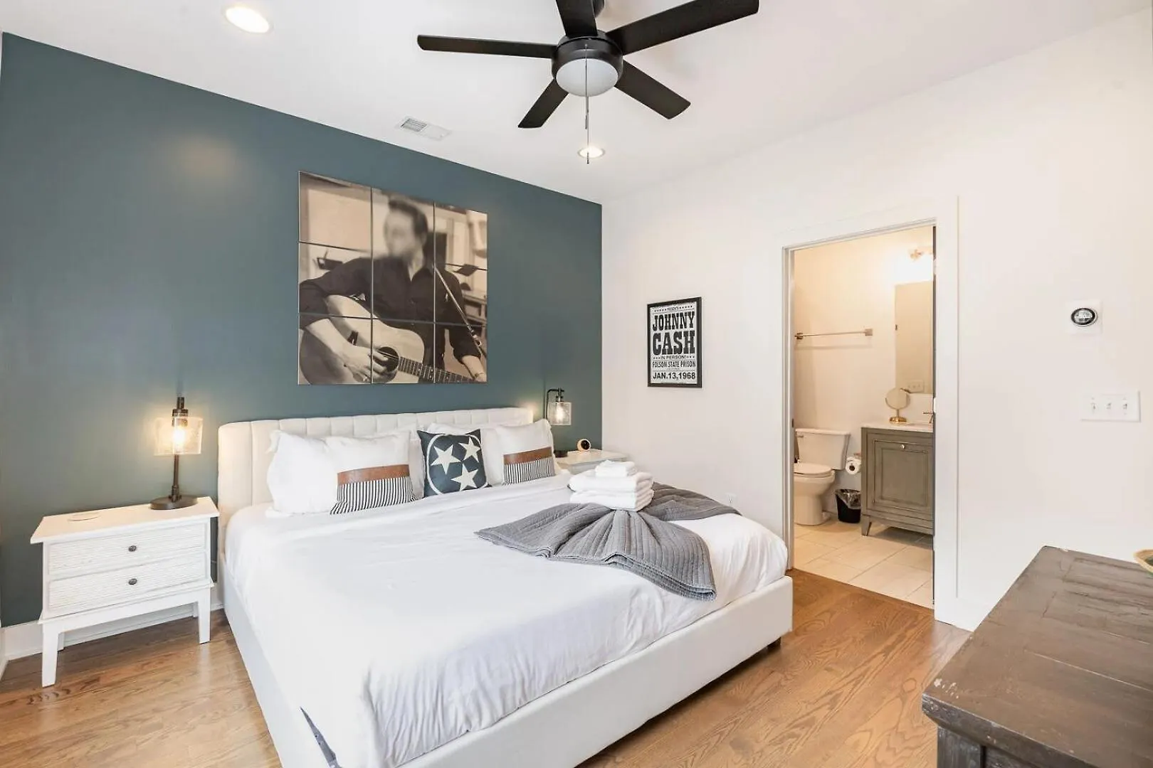 Elegant Elliott-2 Units-Hot Tub-Mins To 12 South Villa Nashville 0*,  United States
