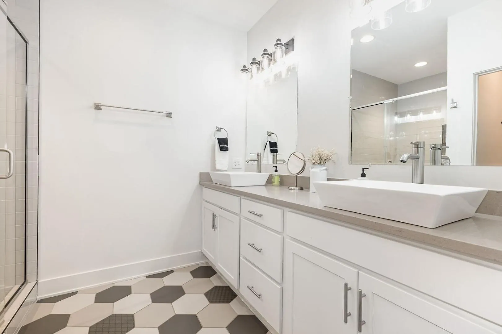 Elegant Elliott-2 Units-Hot Tub-Mins To 12 South Villa Nashville Holiday home